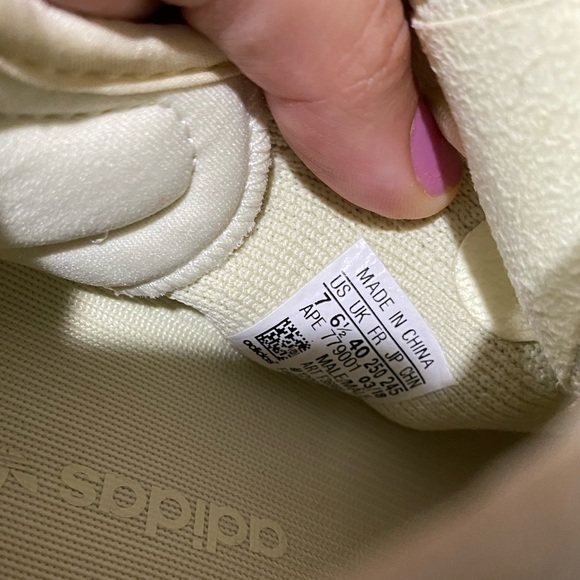 Adidas YEEZY BOOST ‘Butters’ mens size 7 - Picture 4 of 7